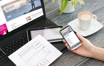 Freelance web tasarımcı masaüstü ve mobil cihazlarda web sitesi tasarımı planlıyor – Umur Medya Ajans profesyonel web tasarım hizmetleri